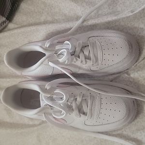 Girls white Nike